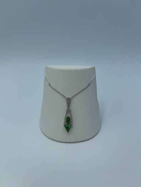Valina White Gold Necklace With Green Quartz Pendant