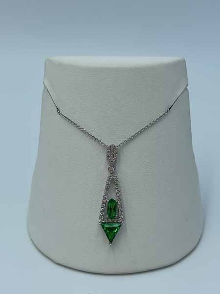 Tiny Arabesque Necklace in Green Quartz – Dandelion Jewelry