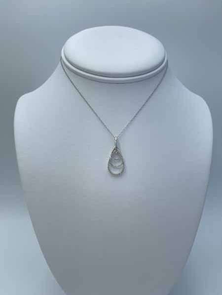 Valina White Gold Diamond Pendant Necklace