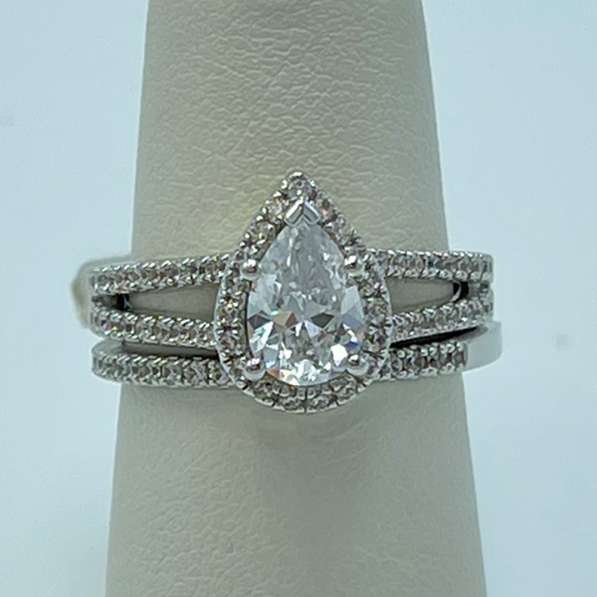 Valina Pear Cut Diamond Engagement Ring