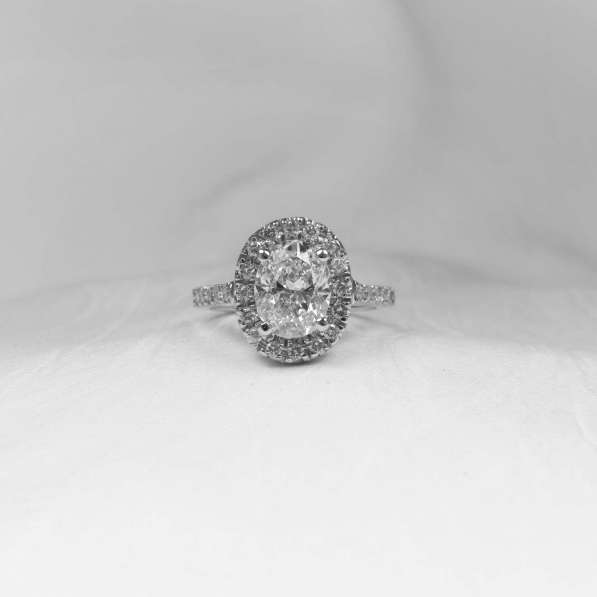 Allure Oval Halo Diamond Engagement Rings
