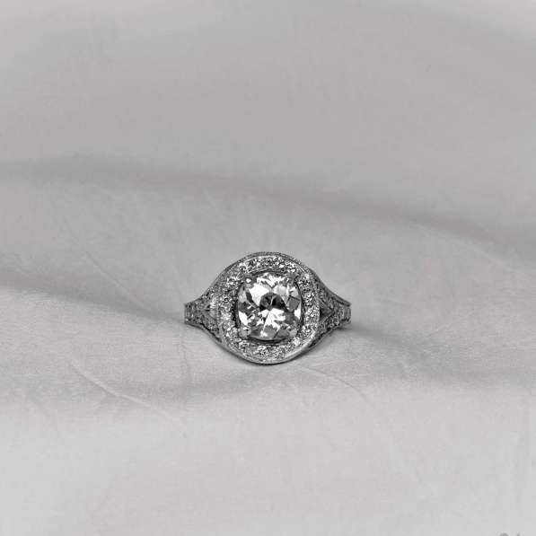 Allure Round Halo Diamond Engagement Rings